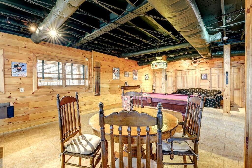 Blue Ridge Bliss- Spacious Cabin, Pets, Hot Tub! Luaran gambar
