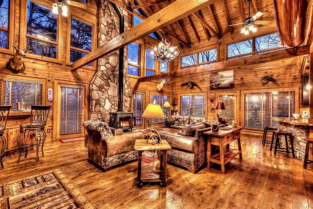 Blue Ridge Bliss- Spacious Cabin, Pets, Hot Tub! Luaran gambar