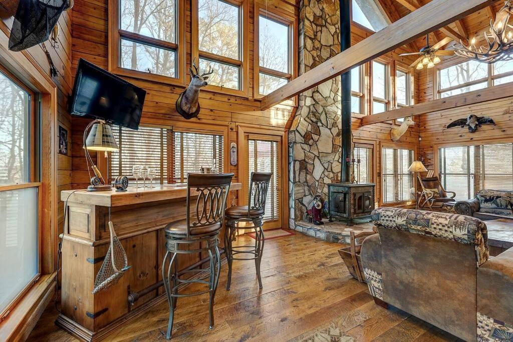 Blue Ridge Bliss- Spacious Cabin, Pets, Hot Tub! Luaran gambar