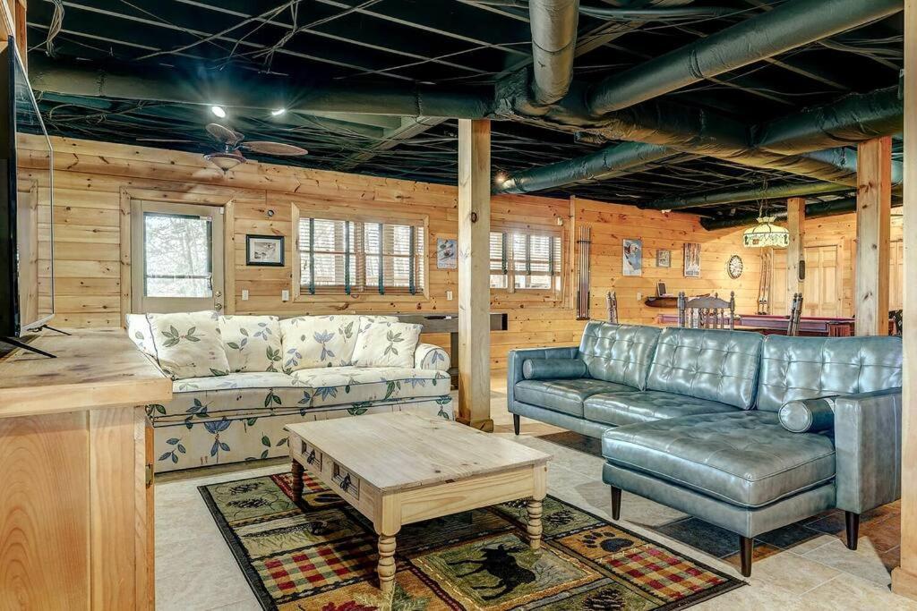 Blue Ridge Bliss- Spacious Cabin, Pets, Hot Tub! Luaran gambar