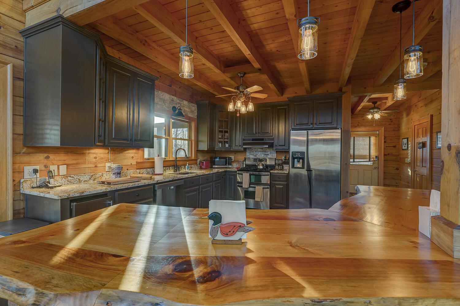 Blue Ridge Bliss- Spacious Cabin, Pets, Hot Tub! Luaran gambar